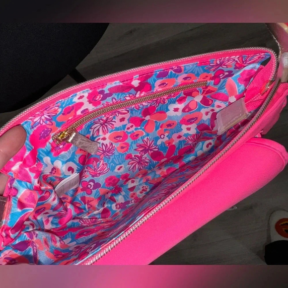Lilly Pulitzer Giavanna Pink
Neoprene Crossbody Bag - Picture 11 of 14